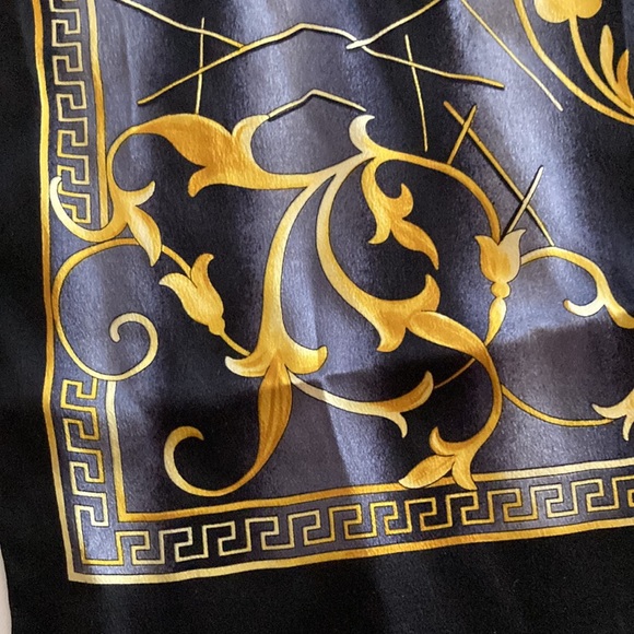 Atelier Versace vintage mid nineties long silk scarf. Made in Italy. - Picture 5 of 8